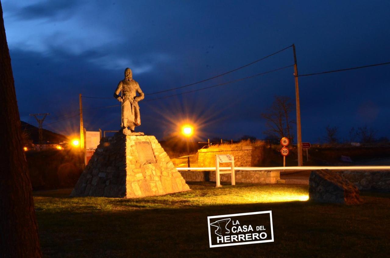La Casa Del Herrero El Poyo Bagian luar foto
